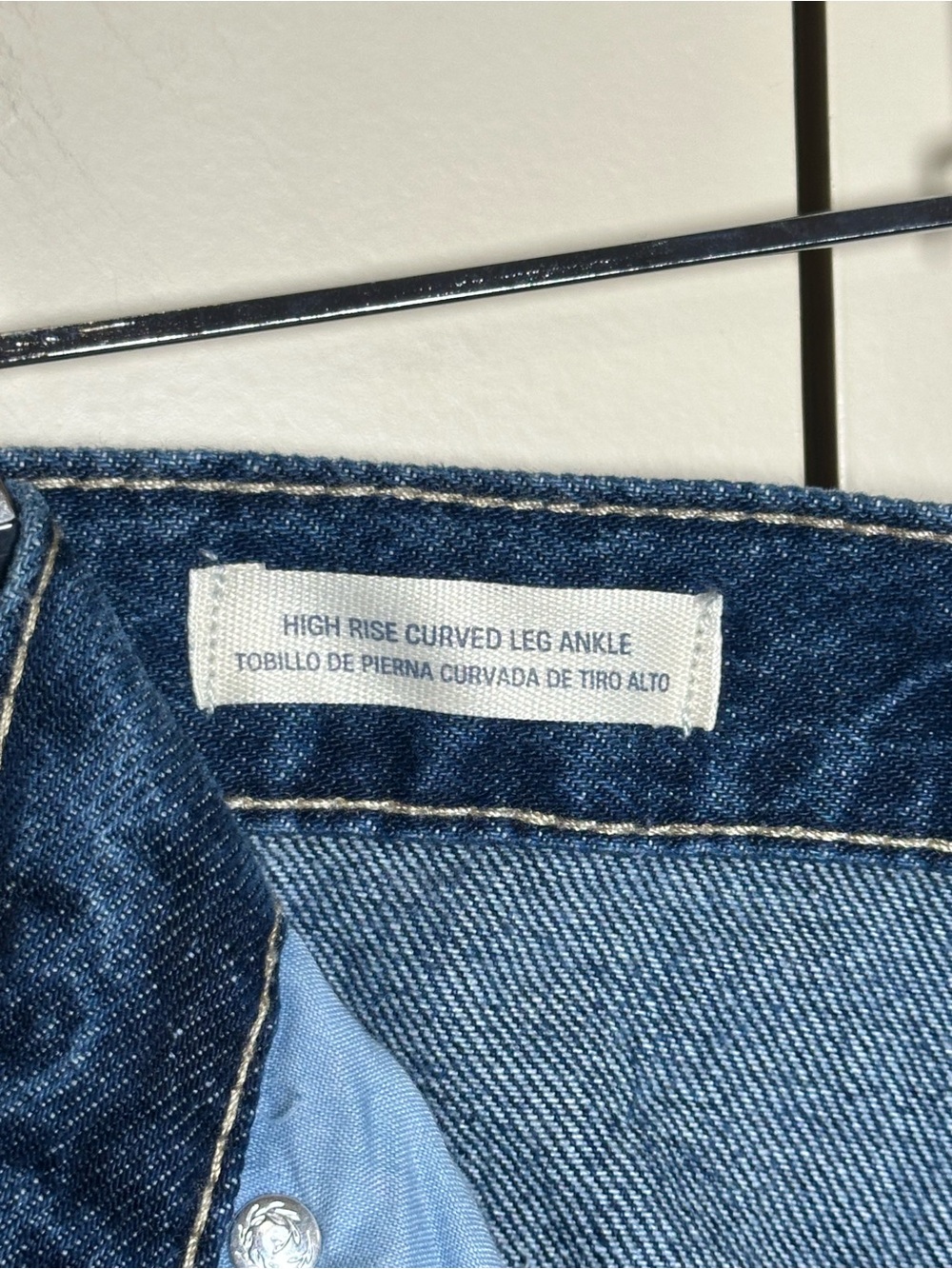 Women's High-Rise Easy Barrel Ankle Jeans - Universal Thread Medium Wash 2 NWT - Picture 13 of 15